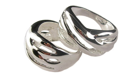 Silvertone Pierced Wave Pattern Ring R17965A